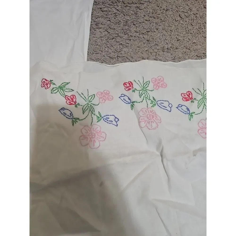 Lot of 2 Vtg Embroidered Hand Stitch‎ Floral Cottagecore Standard Pillowcases